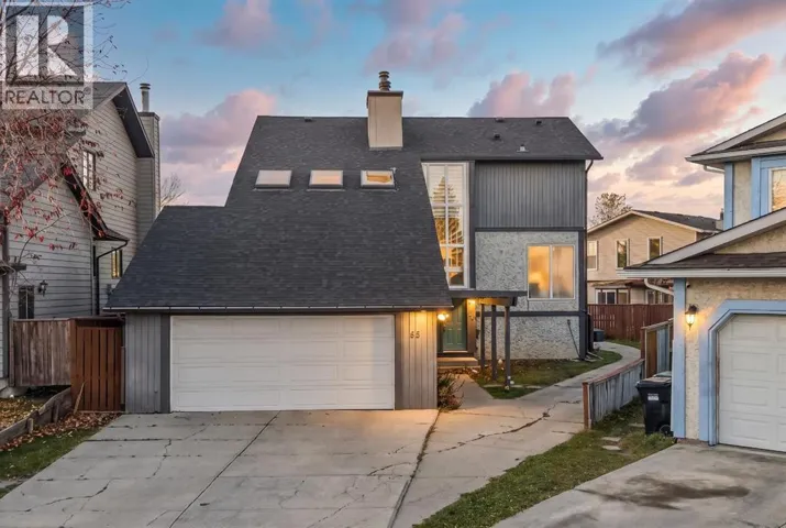 32 Castleglen Court NE, Calgary, Alberta T3J2B8