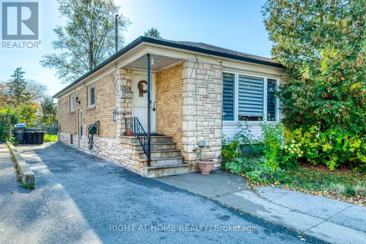1319 FREEPORT DRIVE, Mississauga (Erindale), Ontario L5C1S5