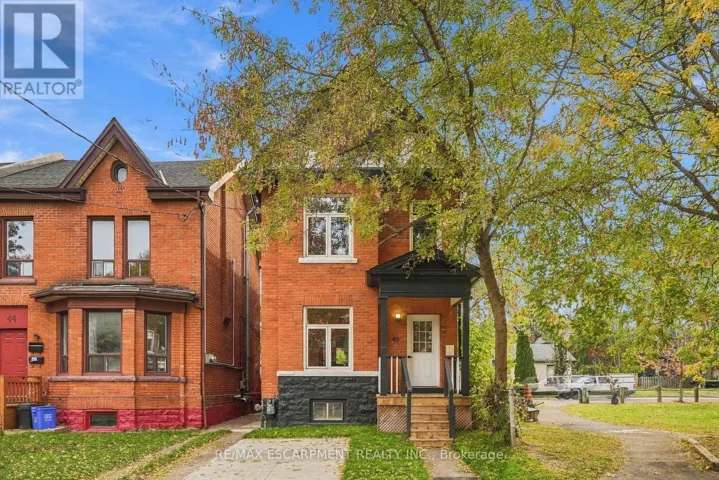 40 CENTURY STREET, Hamilton (Landsdale), Ontario L8L1V8