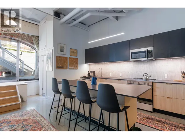 4 280 E 6TH AVENUE, Vancouver, British Columbia V5T1J8