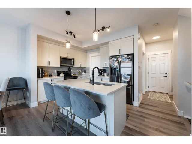 2824 152 AV NW, Edmonton, Alberta T5Y3Y8