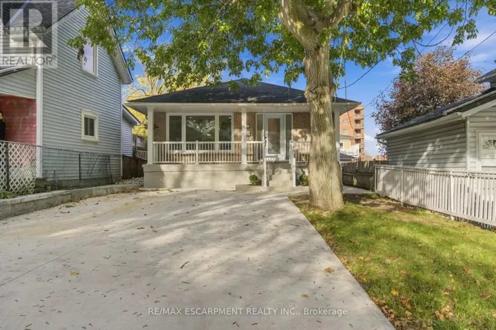 16 ELM AVENUE, Hamilton (Stoney Creek), Ontario L8G2W1