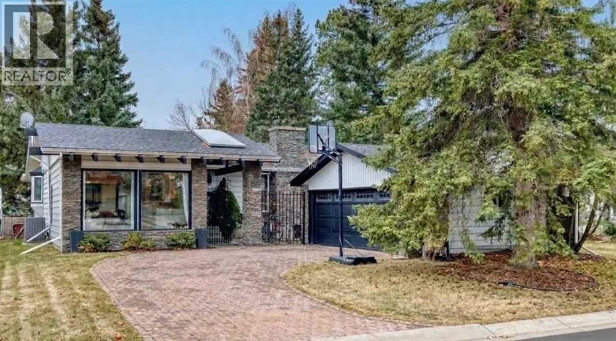 127 Dalcastle Close NW, Calgary, Alberta T3A1Z4