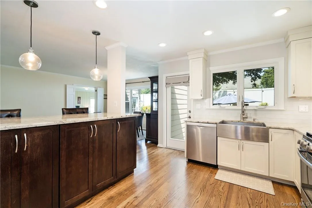 28 Top O The Ridge Drive, New Rochelle, NY, 3 Bedrooms Bedrooms, 7 Rooms Rooms,1 BathroomBathrooms,Residential,For Rent,Top O The Ridge,0,H6195042 28 Top O The Ridge Drive, New Rochelle, NY, 3 Bedrooms Bedrooms, 7 Rooms Rooms,1 BathroomBathrooms,Residential,For Rent,Top O The Ridge,0,H6195042