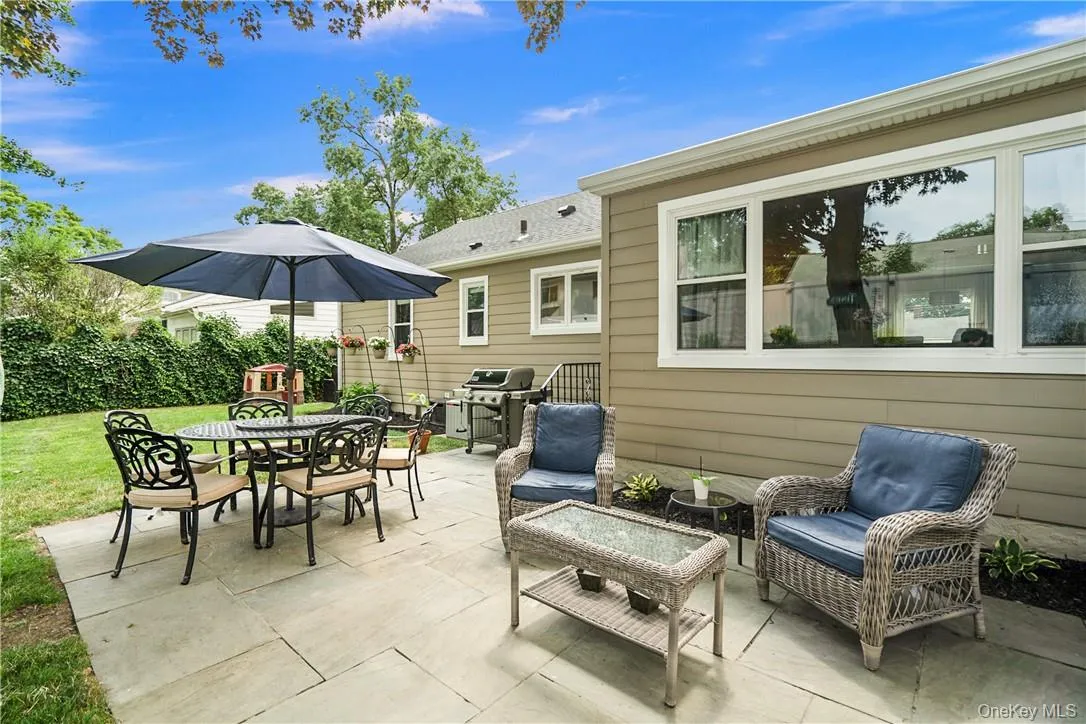28 Top O The Ridge Drive, New Rochelle, NY, 3 Bedrooms Bedrooms, 7 Rooms Rooms,1 BathroomBathrooms,Residential,For Rent,Top O The Ridge,0,H6195042 28 Top O The Ridge Drive, New Rochelle, NY, 3 Bedrooms Bedrooms, 7 Rooms Rooms,1 BathroomBathrooms,Residential,For Rent,Top O The Ridge,0,H6195042