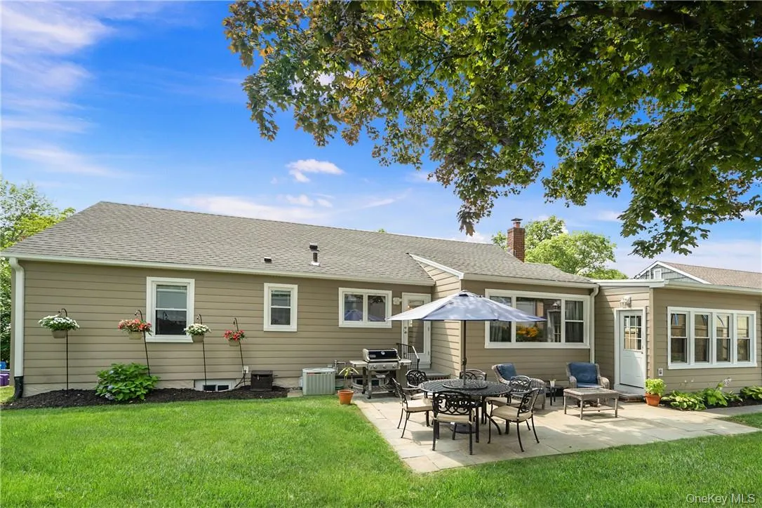 28 Top O The Ridge Drive, New Rochelle, NY, 3 Bedrooms Bedrooms, 7 Rooms Rooms,1 BathroomBathrooms,Residential,For Rent,Top O The Ridge,0,H6195042 28 Top O The Ridge Drive, New Rochelle, NY, 3 Bedrooms Bedrooms, 7 Rooms Rooms,1 BathroomBathrooms,Residential,For Rent,Top O The Ridge,0,H6195042