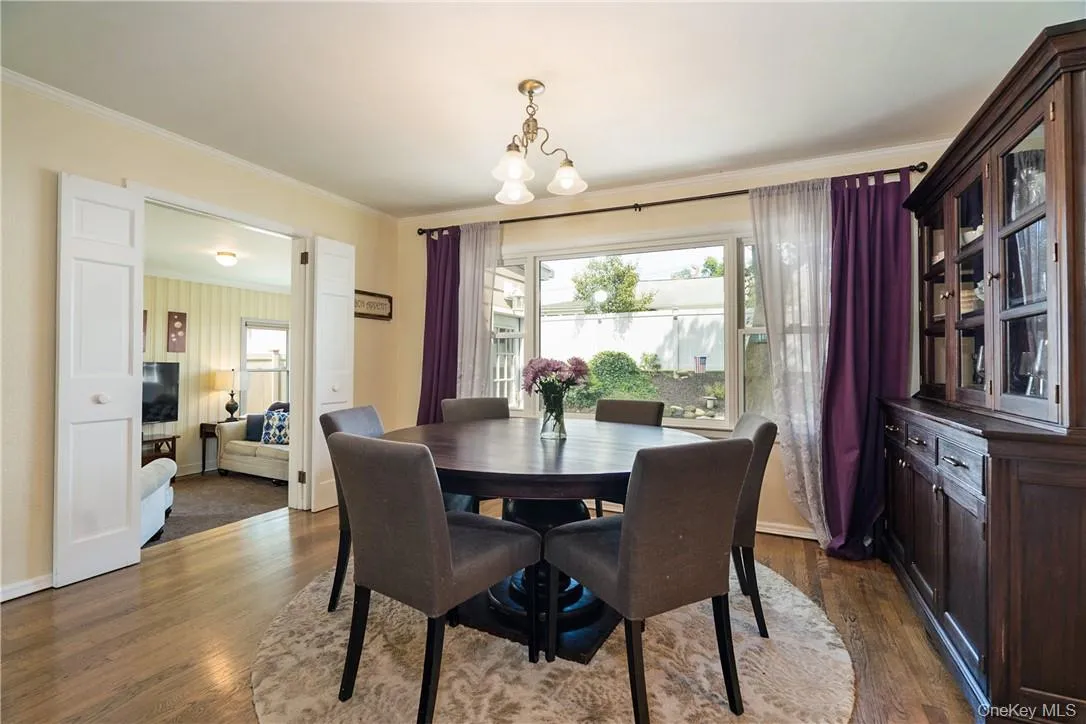 28 Top O The Ridge Drive, New Rochelle, NY, 3 Bedrooms Bedrooms, 7 Rooms Rooms,1 BathroomBathrooms,Residential,For Rent,Top O The Ridge,0,H6195042 28 Top O The Ridge Drive, New Rochelle, NY, 3 Bedrooms Bedrooms, 7 Rooms Rooms,1 BathroomBathrooms,Residential,For Rent,Top O The Ridge,0,H6195042