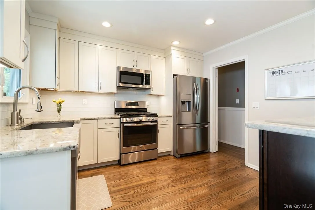 28 Top O The Ridge Drive, New Rochelle, NY, 3 Bedrooms Bedrooms, 7 Rooms Rooms,1 BathroomBathrooms,Residential,For Rent,Top O The Ridge,0,H6195042 28 Top O The Ridge Drive, New Rochelle, NY, 3 Bedrooms Bedrooms, 7 Rooms Rooms,1 BathroomBathrooms,Residential,For Rent,Top O The Ridge,0,H6195042