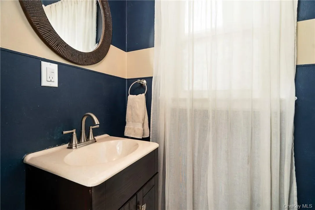 28 Top O The Ridge Drive, New Rochelle, NY, 3 Bedrooms Bedrooms, 7 Rooms Rooms,1 BathroomBathrooms,Residential,For Rent,Top O The Ridge,0,H6195042 28 Top O The Ridge Drive, New Rochelle, NY, 3 Bedrooms Bedrooms, 7 Rooms Rooms,1 BathroomBathrooms,Residential,For Rent,Top O The Ridge,0,H6195042