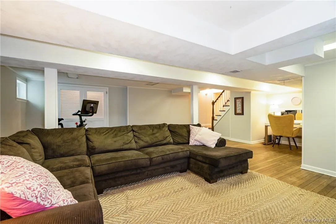 28 Top O The Ridge Drive, New Rochelle, NY, 3 Bedrooms Bedrooms, 7 Rooms Rooms,1 BathroomBathrooms,Residential,For Rent,Top O The Ridge,0,H6195042 28 Top O The Ridge Drive, New Rochelle, NY, 3 Bedrooms Bedrooms, 7 Rooms Rooms,1 BathroomBathrooms,Residential,For Rent,Top O The Ridge,0,H6195042