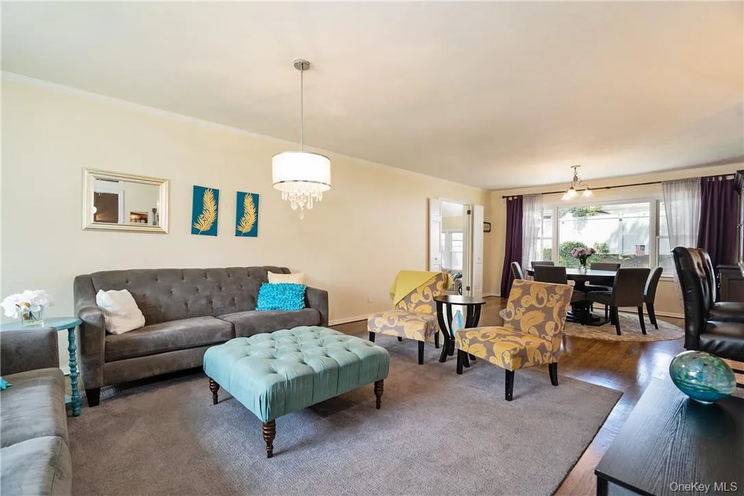 28 Top O The Ridge Drive, New Rochelle, NY, 3 Bedrooms Bedrooms, 7 Rooms Rooms,1 BathroomBathrooms,Residential,For Rent,Top O The Ridge,0,H6195042 28 Top O The Ridge Drive, New Rochelle, NY, 3 Bedrooms Bedrooms, 7 Rooms Rooms,1 BathroomBathrooms,Residential,For Rent,Top O The Ridge,0,H6195042