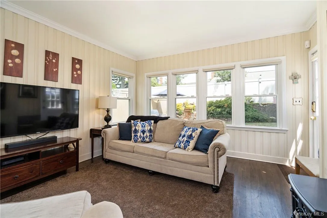 28 Top O The Ridge Drive, New Rochelle, NY, 3 Bedrooms Bedrooms, 7 Rooms Rooms,1 BathroomBathrooms,Residential,For Rent,Top O The Ridge,0,H6195042 28 Top O The Ridge Drive, New Rochelle, NY, 3 Bedrooms Bedrooms, 7 Rooms Rooms,1 BathroomBathrooms,Residential,For Rent,Top O The Ridge,0,H6195042