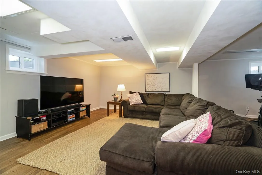 28 Top O The Ridge Drive, New Rochelle, NY, 3 Bedrooms Bedrooms, 7 Rooms Rooms,1 BathroomBathrooms,Residential,For Rent,Top O The Ridge,0,H6195042 28 Top O The Ridge Drive, New Rochelle, NY, 3 Bedrooms Bedrooms, 7 Rooms Rooms,1 BathroomBathrooms,Residential,For Rent,Top O The Ridge,0,H6195042