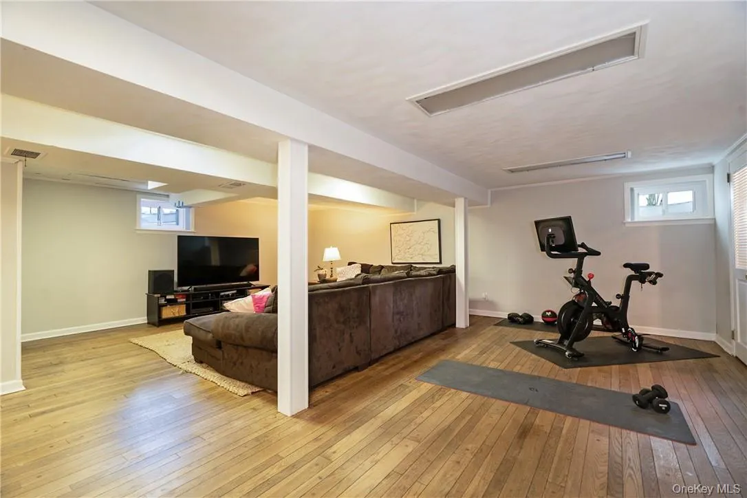 28 Top O The Ridge Drive, New Rochelle, NY, 3 Bedrooms Bedrooms, 7 Rooms Rooms,1 BathroomBathrooms,Residential,For Rent,Top O The Ridge,0,H6195042 28 Top O The Ridge Drive, New Rochelle, NY, 3 Bedrooms Bedrooms, 7 Rooms Rooms,1 BathroomBathrooms,Residential,For Rent,Top O The Ridge,0,H6195042