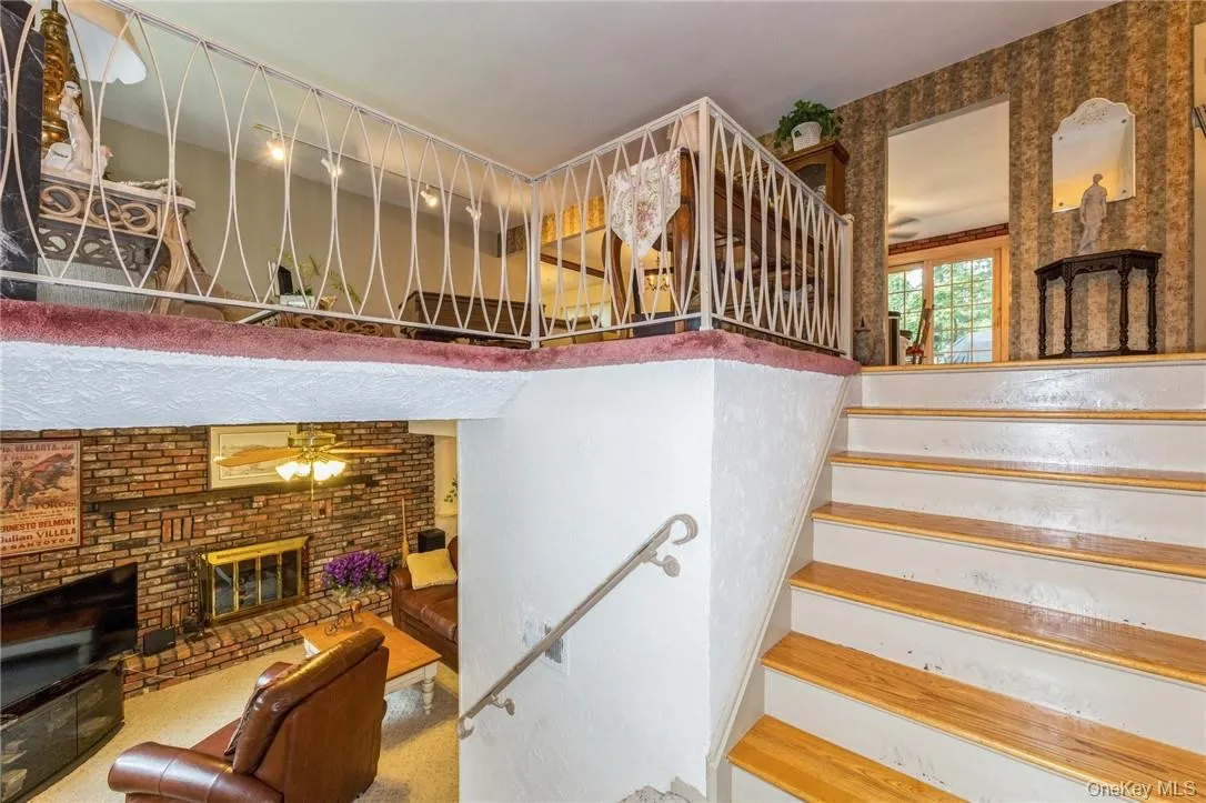 Large Entry foyer Large Entry foyer
