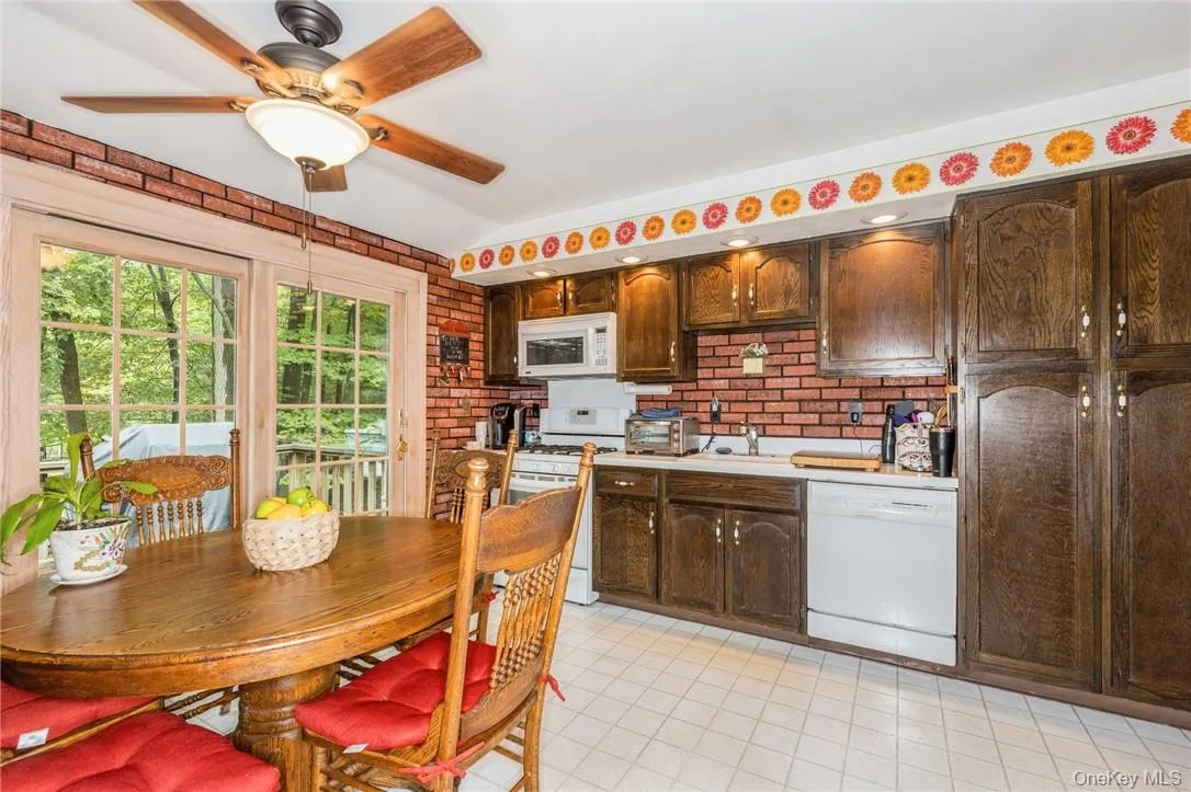 Spacious eat in kitchen Spacious eat in kitchen