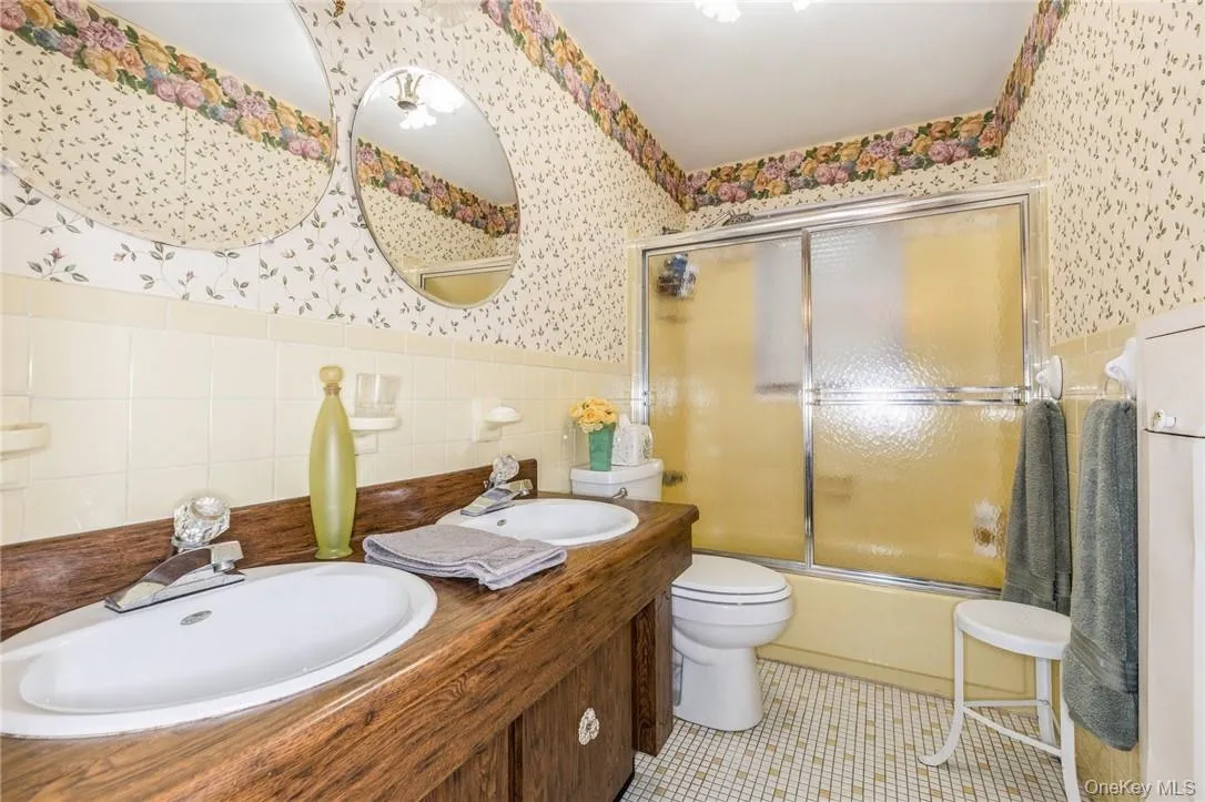 Full bathroom on Main level Full bathroom on Main level