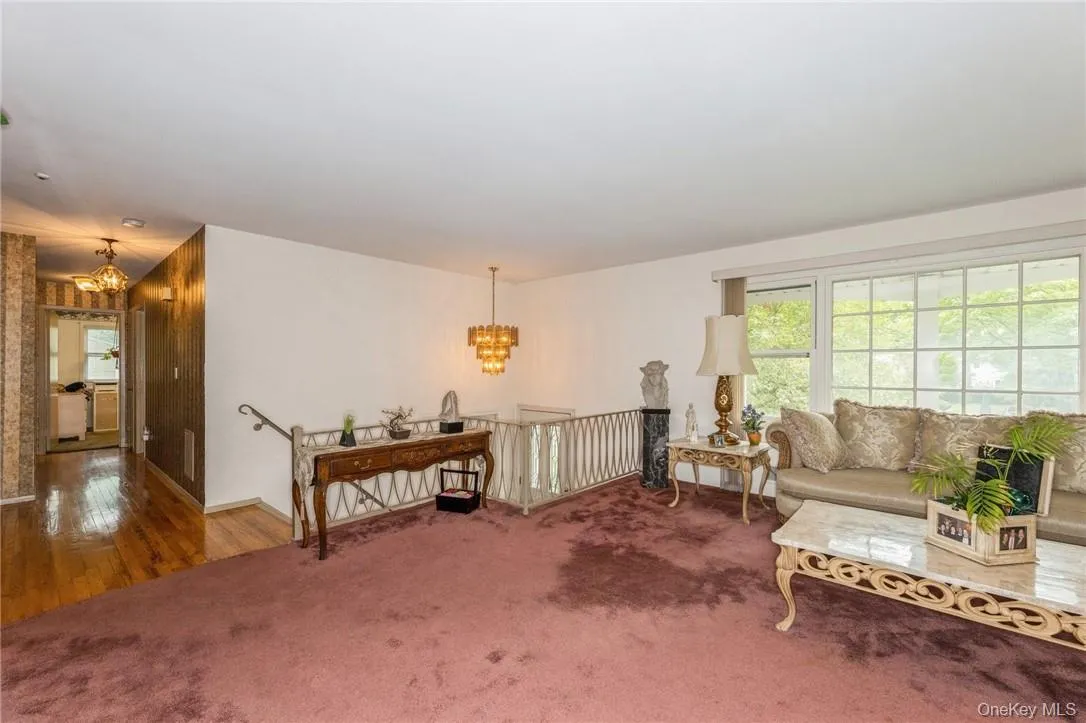 Large windows make the home bright Large windows make the home bright