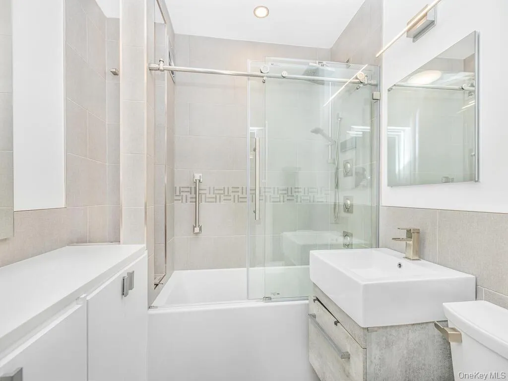 BATHROOM BATHROOM