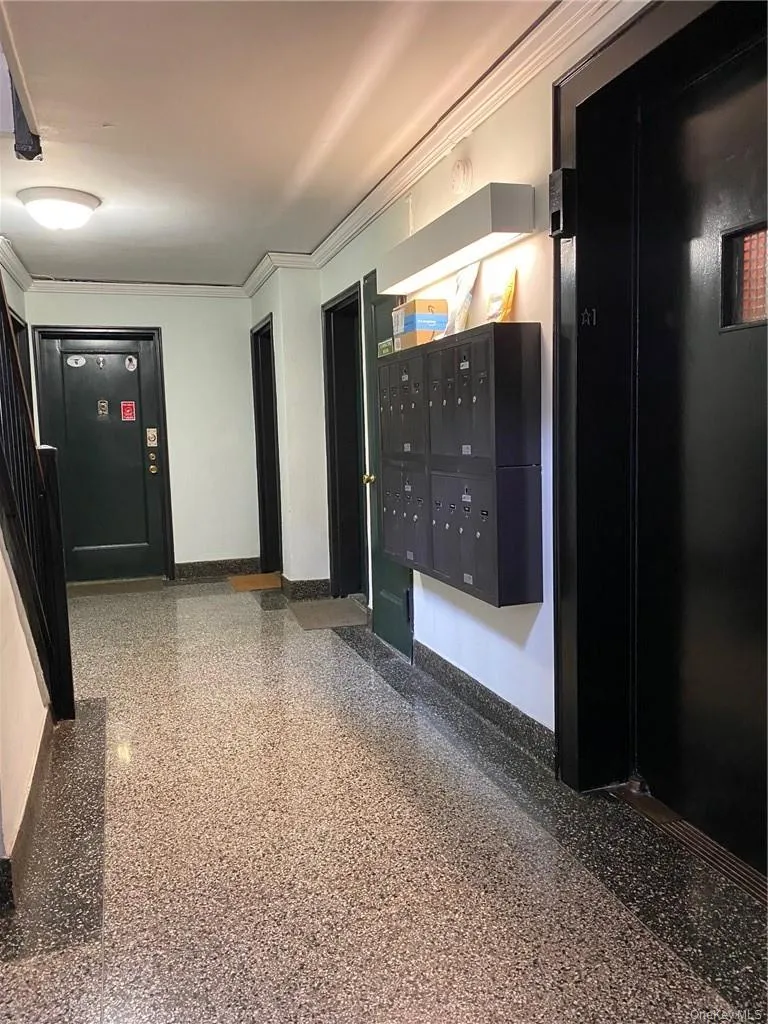 5645 Netherland Avenue, New York, NY, 1 Bedroom Bedrooms, 3 Rooms Rooms,1 BathroomBathrooms,Residential Sale,For Rent,Netherland,0,H6250391 5645 Netherland Avenue, New York, NY, 1 Bedroom Bedrooms, 3 Rooms Rooms,1 BathroomBathrooms,Residential Sale,For Rent,Netherland,0,H6250391