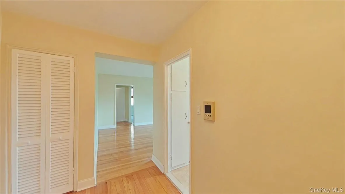 5645 Netherland Avenue, New York, NY, 1 Bedroom Bedrooms, 3 Rooms Rooms,1 BathroomBathrooms,Residential Sale,For Rent,Netherland,0,H6250391 5645 Netherland Avenue, New York, NY, 1 Bedroom Bedrooms, 3 Rooms Rooms,1 BathroomBathrooms,Residential Sale,For Rent,Netherland,0,H6250391