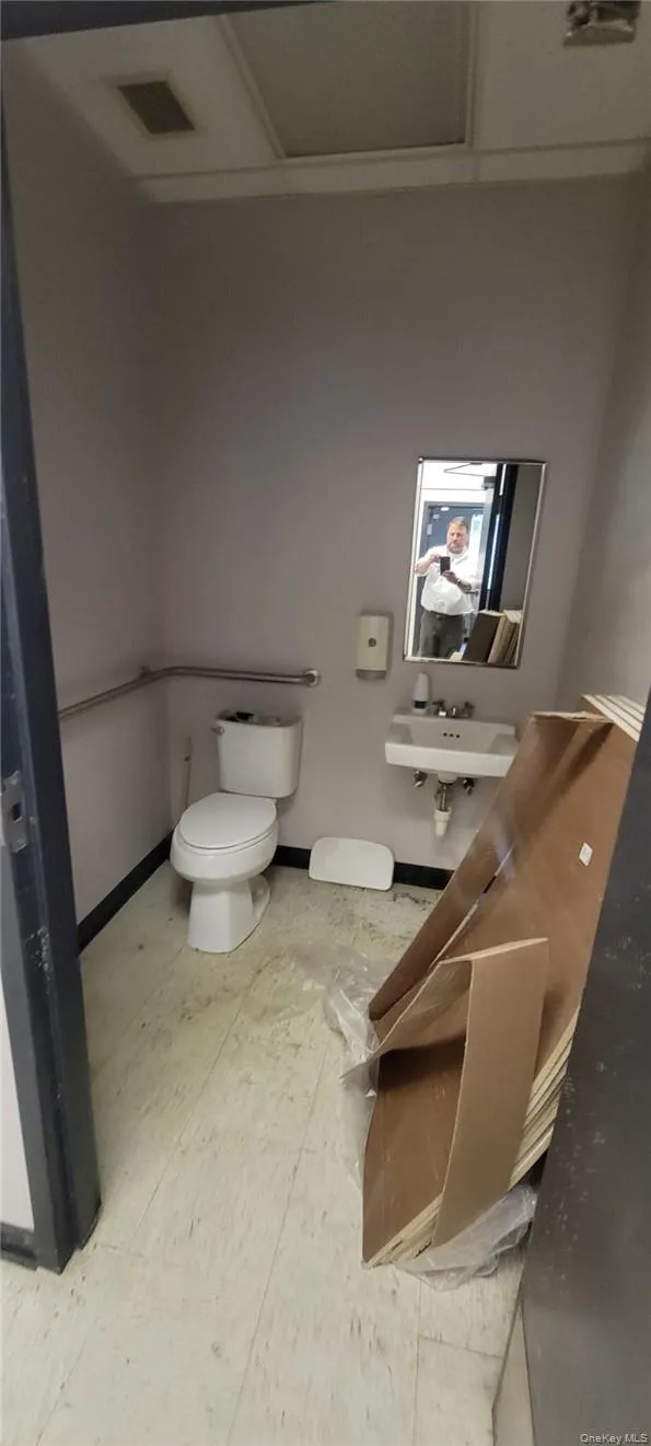 Space C - former dentist office Space C - former dentist office