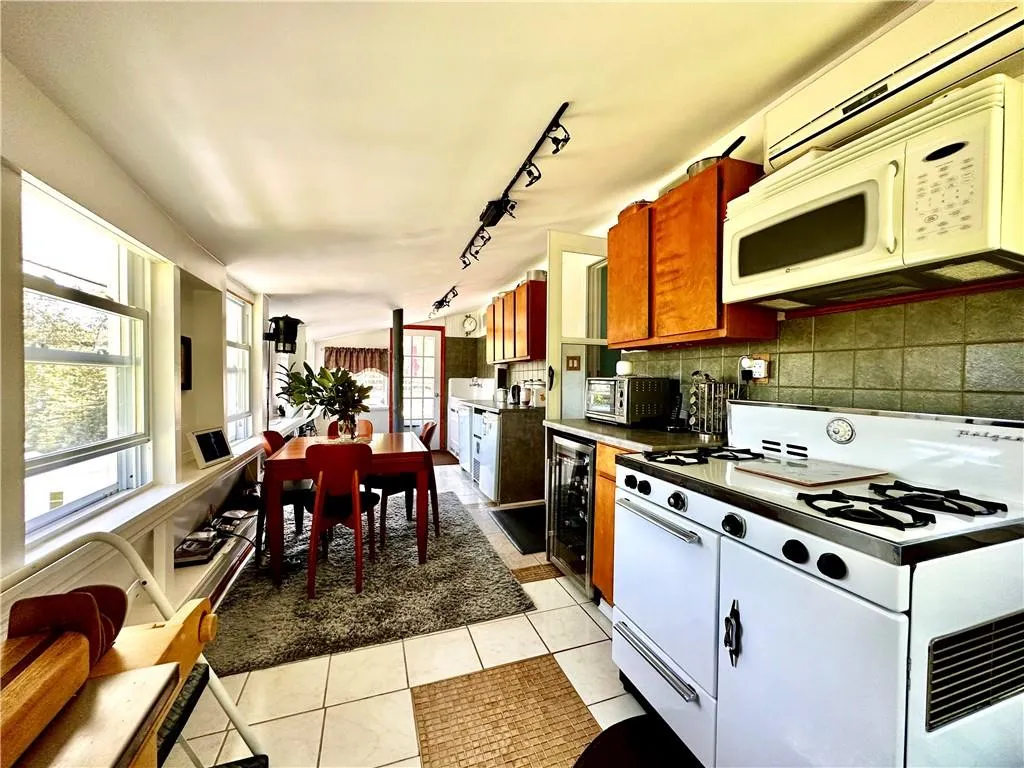 180 Yulan Barryville Road, Highland, NY, 4 Bedrooms Bedrooms, 14 Rooms Rooms,3 BathroomsBathrooms,Residential,For Rent,Yulan Barryville,0,H6265364 180 Yulan Barryville Road, Highland, NY, 4 Bedrooms Bedrooms, 14 Rooms Rooms,3 BathroomsBathrooms,Residential,For Rent,Yulan Barryville,0,H6265364