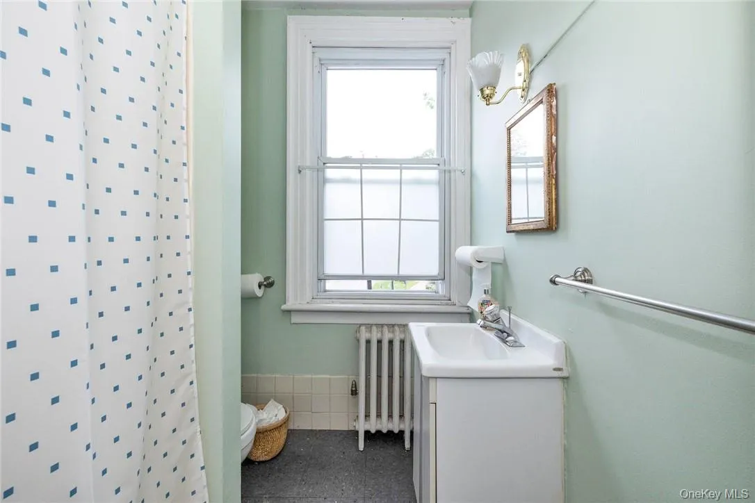 Common Bathroom Common Bathroom