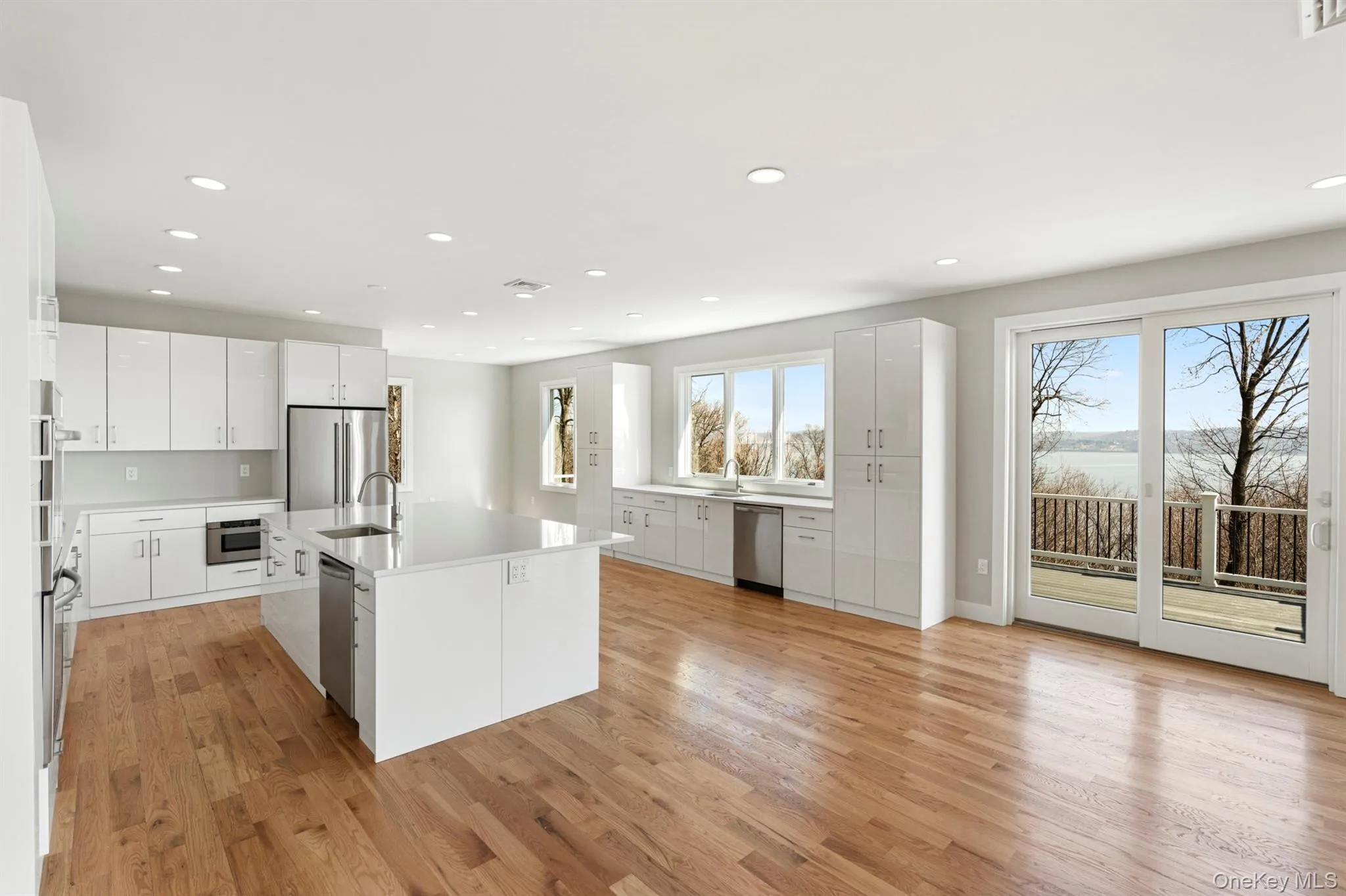 Kitchen with breakfast eat-in area and deck access Kitchen with breakfast eat-in area and deck access