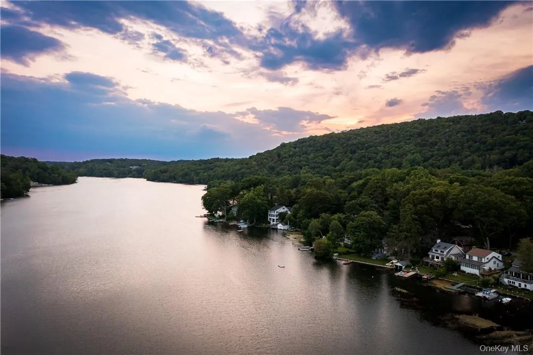 24 Cove Road, Lewisboro, NY, 3 Bedrooms Bedrooms, 7 Rooms Rooms,2 BathroomsBathrooms,Residential Lease,Idx,Cove,H6276740 24 Cove Road, Lewisboro, NY, 3 Bedrooms Bedrooms, 7 Rooms Rooms,2 BathroomsBathrooms,Residential Lease,Idx,Cove,H6276740