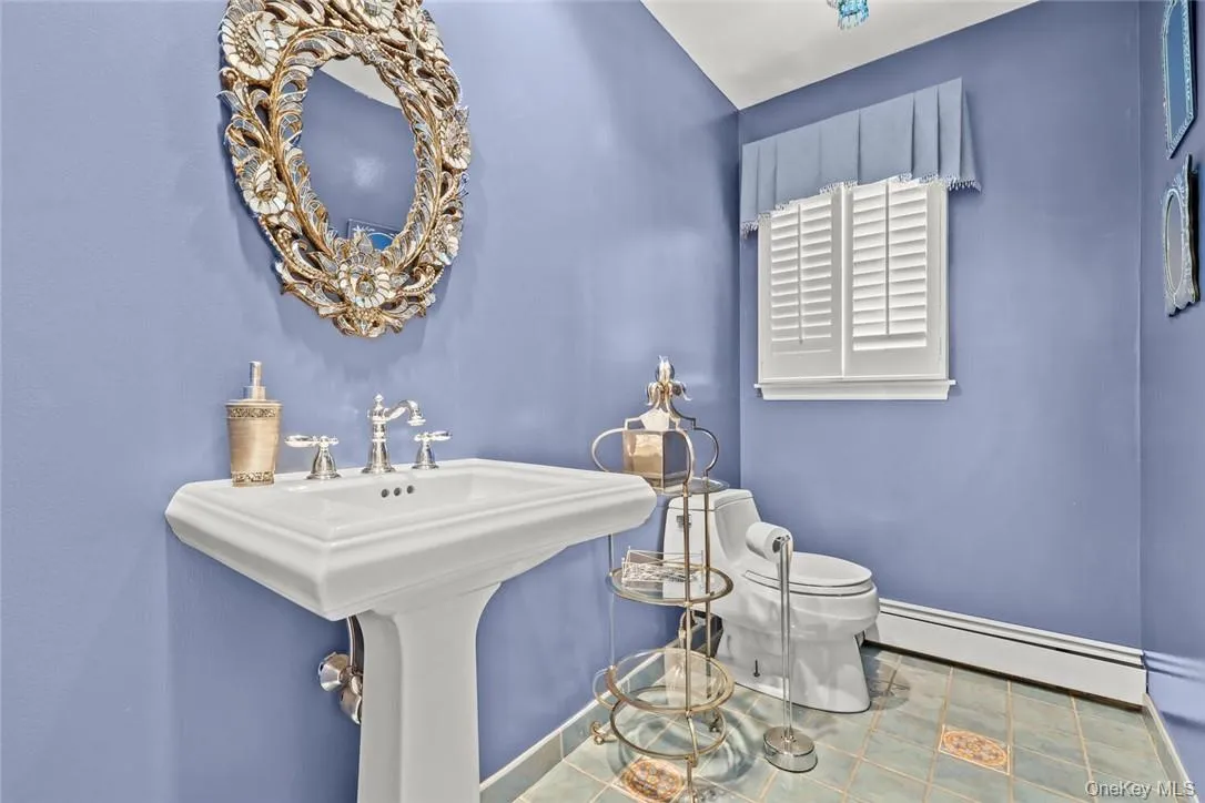 Powder room Powder room