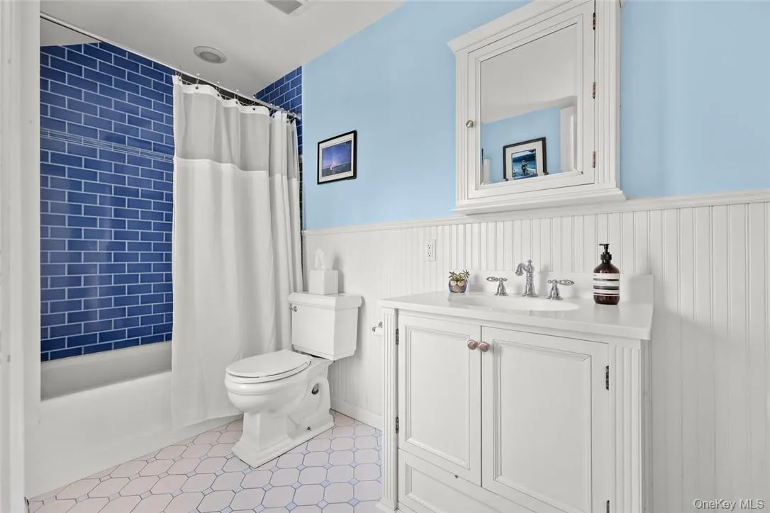 Bedroom #3's en suite bath Bedroom #3's en suite bath