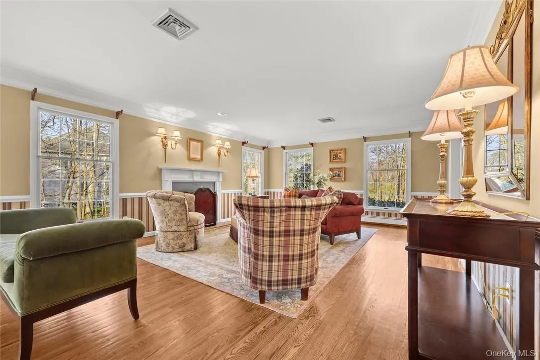 Large Space with Fireplace Large Space with Fireplace