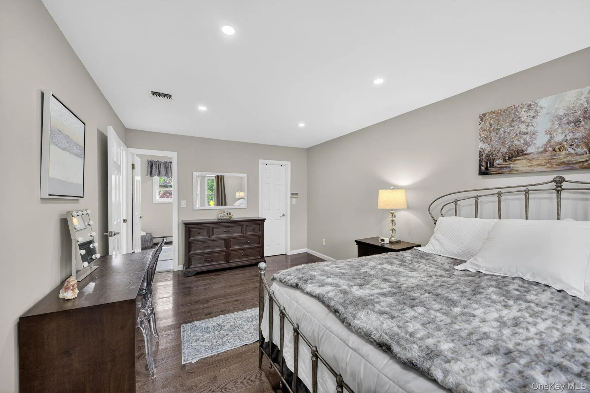 Primary bedroom with walk-in closet and gorgeous en-suite bath. Primary bedroom with walk-in closet and gorgeous en-suite bath.