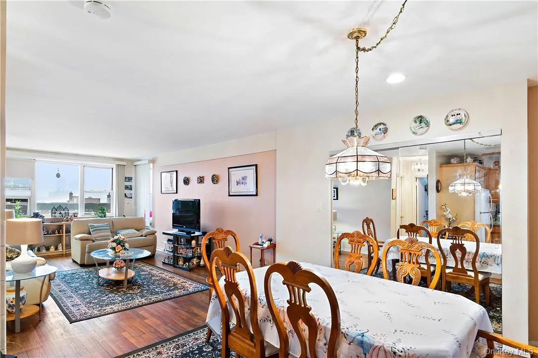 525 236 Street, New York, NY, 1 Bedroom Bedrooms, 3 Rooms Rooms,1 BathroomBathrooms,Residential Sale,For Rent,236,0,H6292011 525 236 Street, New York, NY, 1 Bedroom Bedrooms, 3 Rooms Rooms,1 BathroomBathrooms,Residential Sale,For Rent,236,0,H6292011
