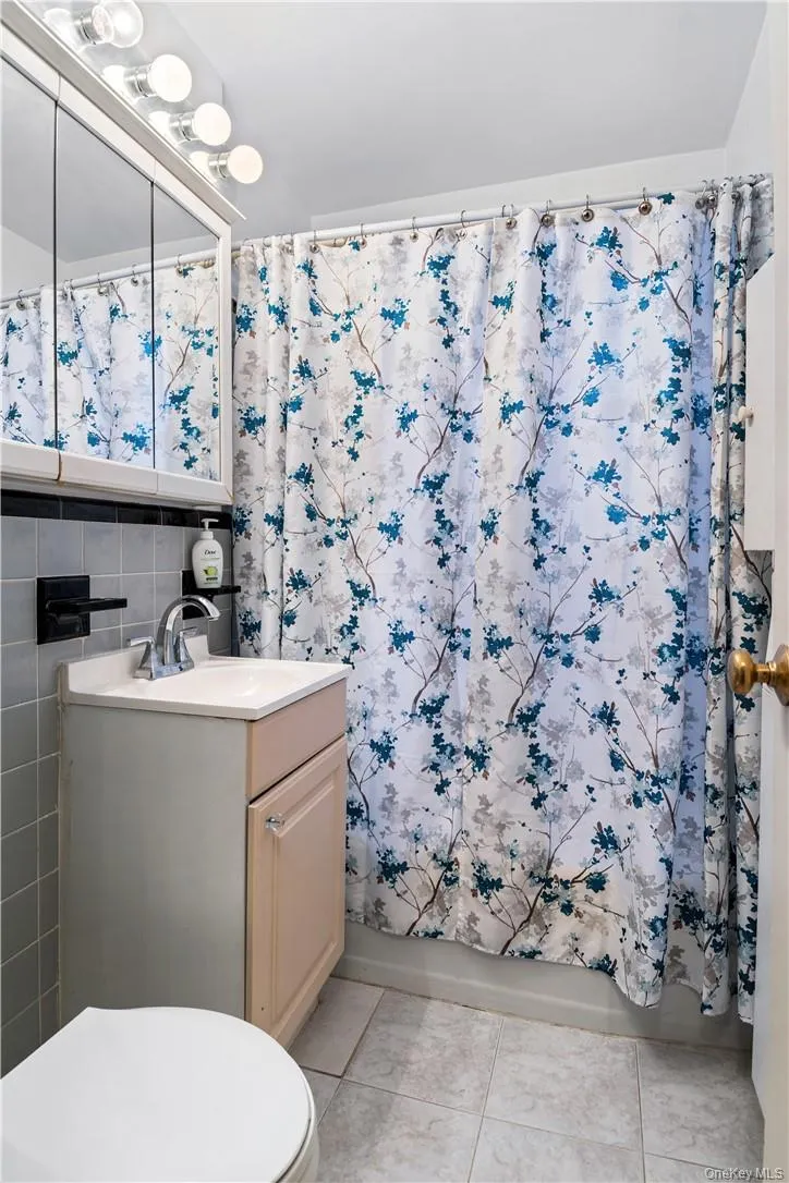 525 236 Street, New York, NY, 1 Bedroom Bedrooms, 3 Rooms Rooms,1 BathroomBathrooms,Residential Sale,For Rent,236,0,H6292011 525 236 Street, New York, NY, 1 Bedroom Bedrooms, 3 Rooms Rooms,1 BathroomBathrooms,Residential Sale,For Rent,236,0,H6292011