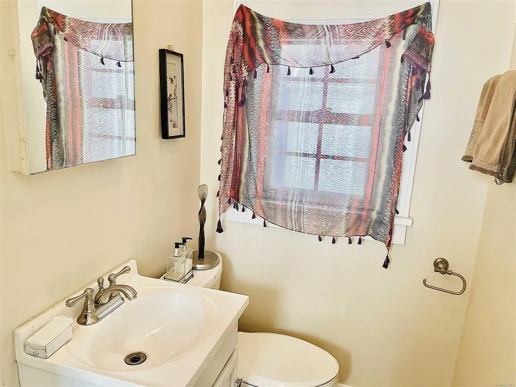 Adjacent bathroom (included with lease) Adjacent bathroom (included with lease)