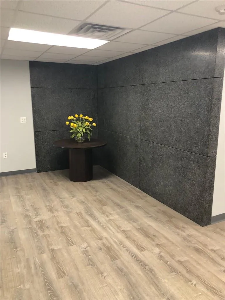 Empty room. Empty room.