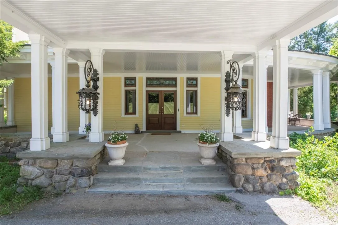 Doorway to property with a porch Doorway to property with a porch