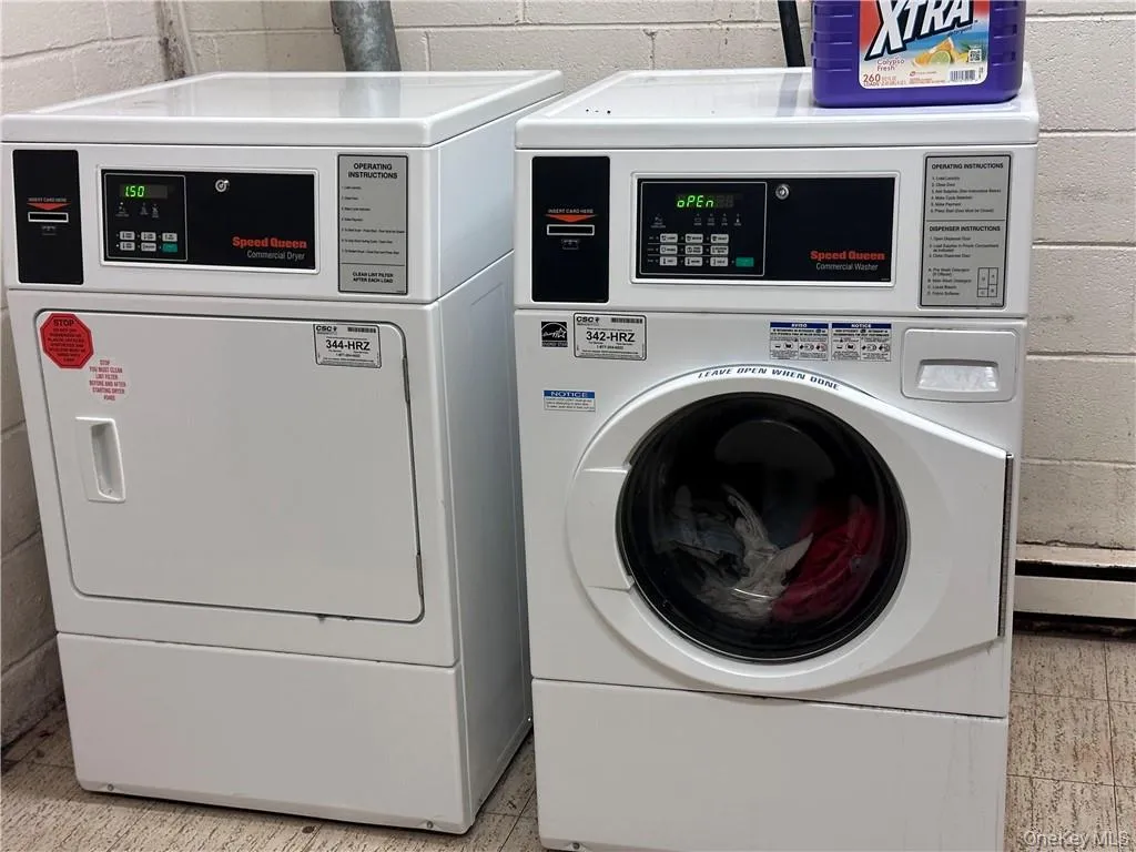 Washroom featuring independent washer and dryer Washroom featuring independent washer and dryer