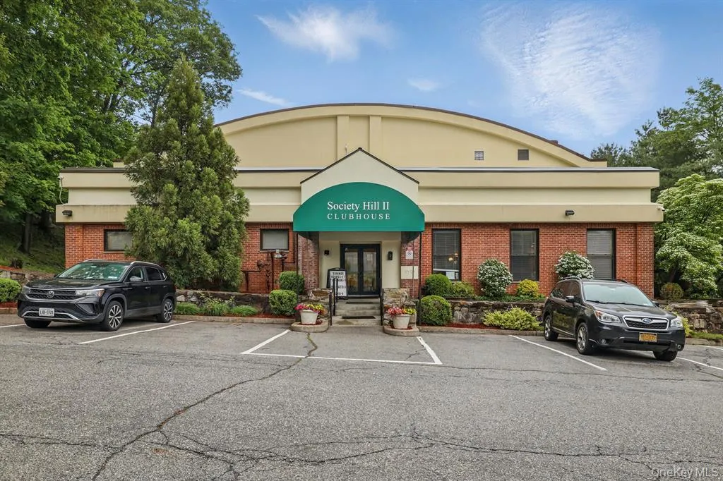 Clubhouse at an additional fee Clubhouse at an additional fee