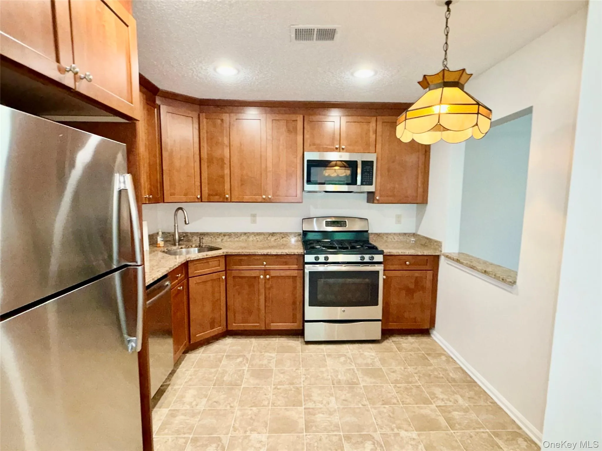 Kitchen w/passthrough to Dining Room Kitchen w/passthrough to Dining Room