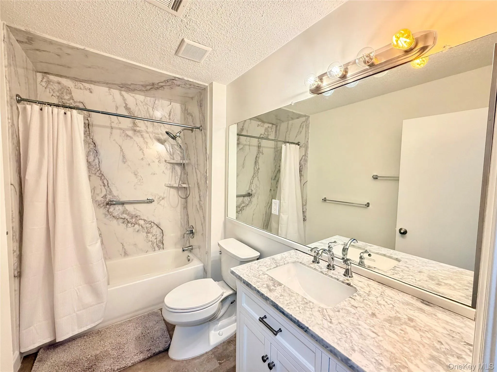 Full Hall Bath Full Hall Bath