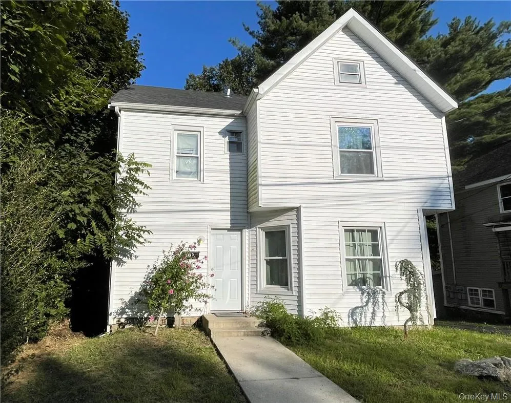 View of front facade with a front yard View of front facade with a front yard