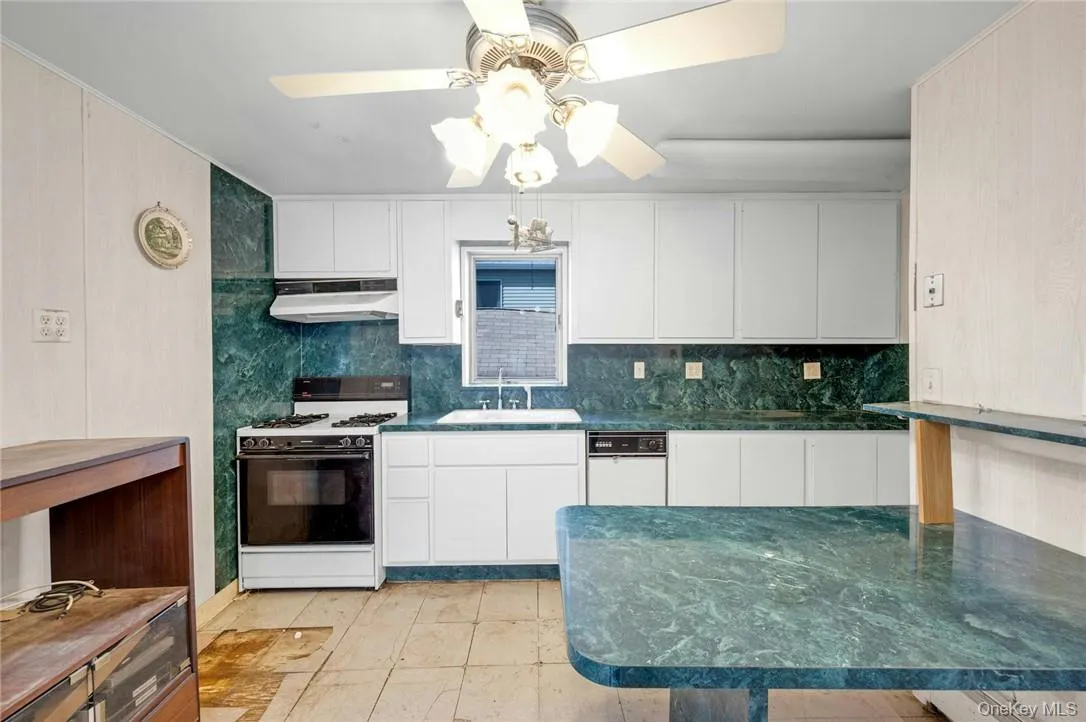 Eat in Kitchen Eat in Kitchen