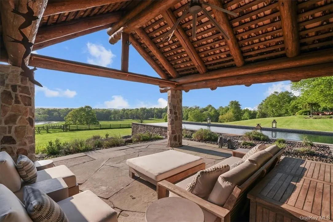 Relaxing seating pool side with exceptional views Relaxing seating pool side with exceptional views