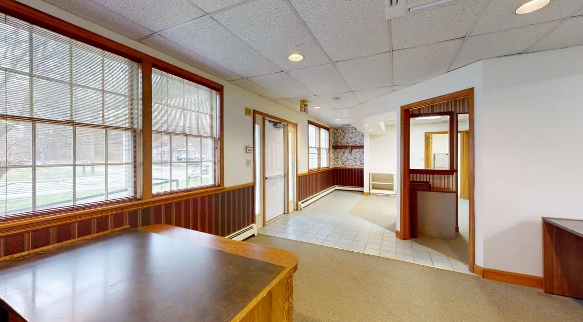 Front entrance/waiting area/very bright w/ several windows Front entrance/waiting area/very bright w/ several windows