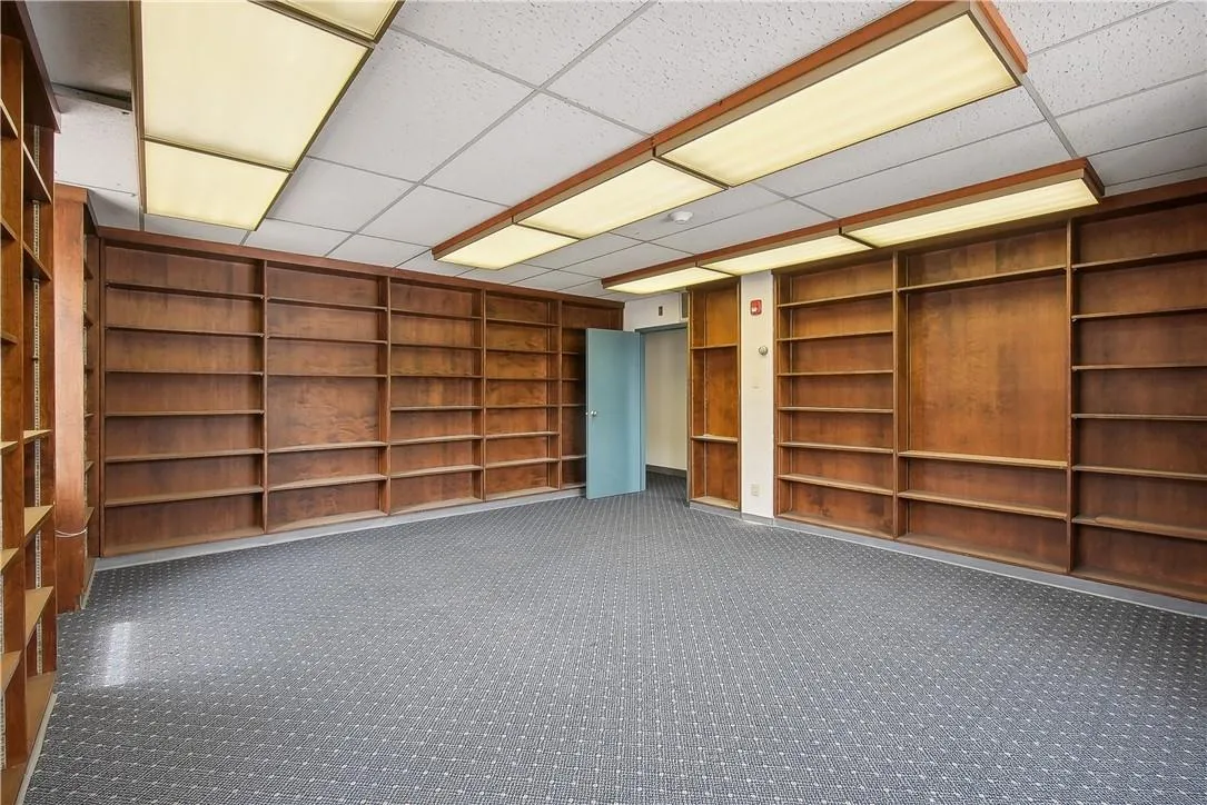 Upper Floor Offices Upper Floor Offices