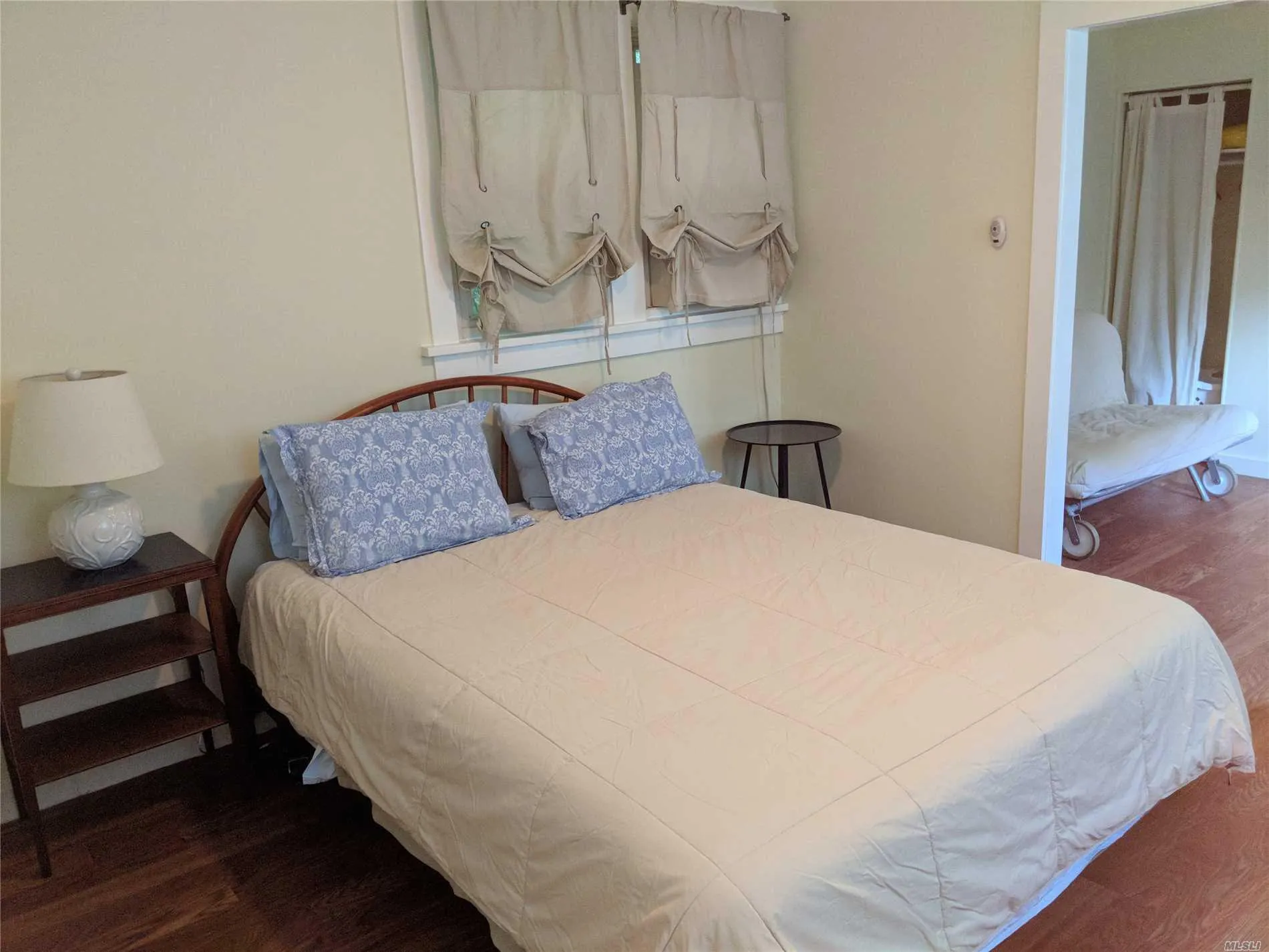 queen size bedroom queen size bedroom