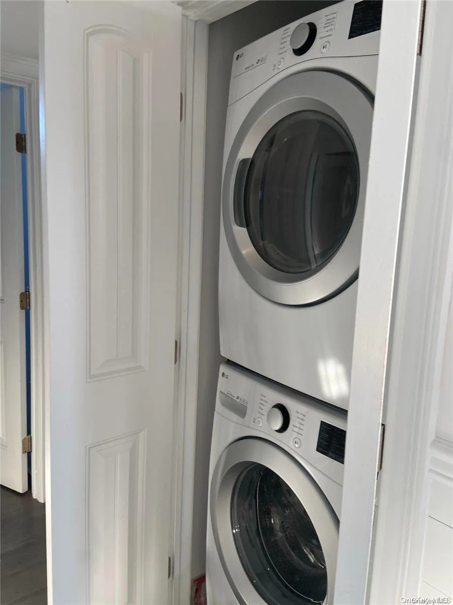 343 Dehnhoff, Islip, NY, 4 Bedrooms Bedrooms, 6 Rooms Rooms,2 BathroomsBathrooms,Residential Lease,For Rent,Dehnhoff,0,L3310108 343 Dehnhoff, Islip, NY, 4 Bedrooms Bedrooms, 6 Rooms Rooms,2 BathroomsBathrooms,Residential Lease,For Rent,Dehnhoff,0,L3310108